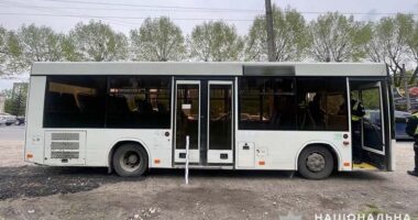 Екстрене гальмування: у Тернополі пасажирку маршрутки забрали у лікарню