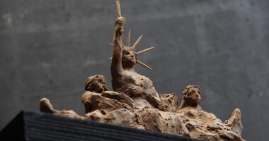 Відомий художник розповів, якою була втрачена скульптура «Свобода» в Бережанах