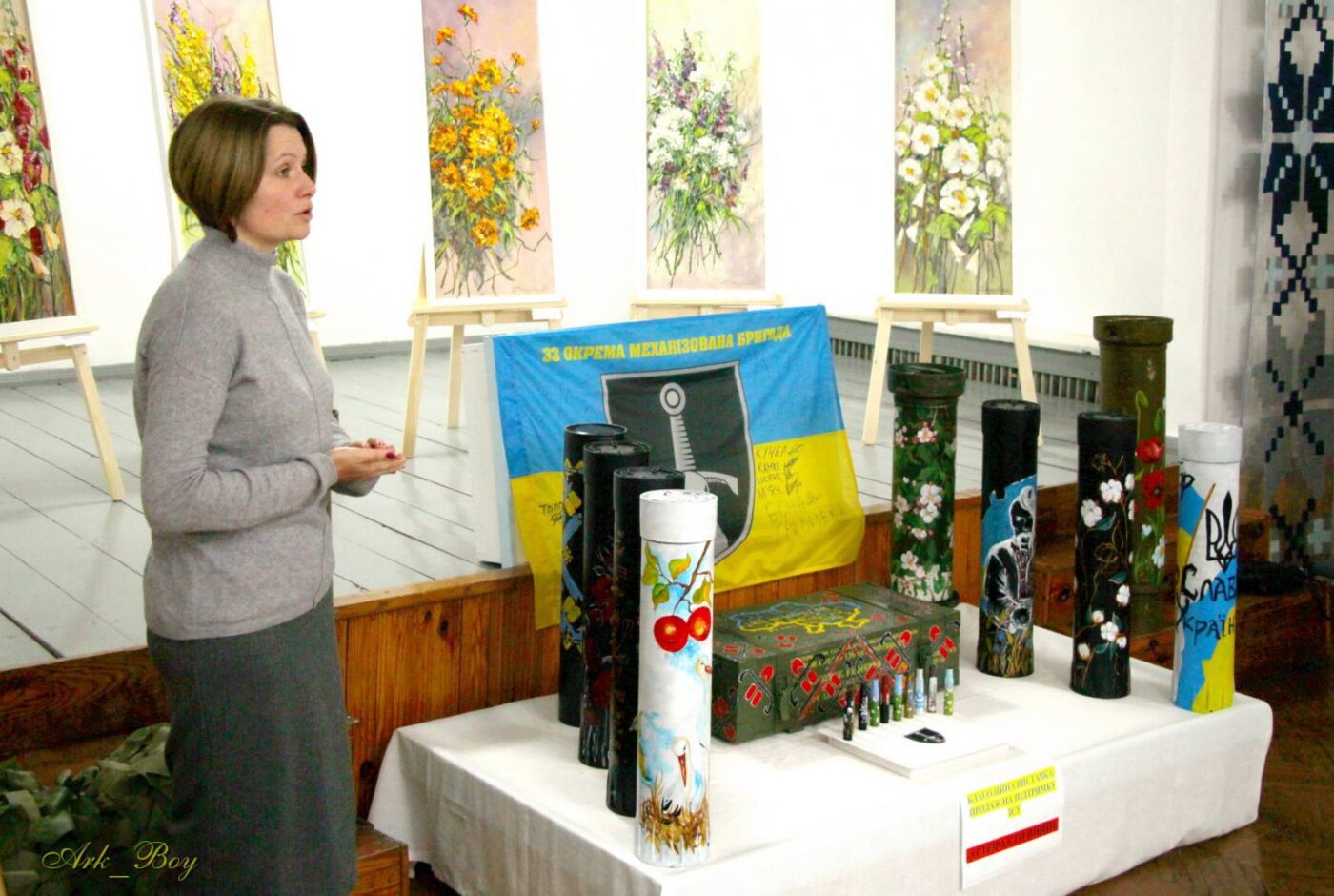 У Шумську відкрили виставку-продаж «Артефакти війни» на підтримку ЗСУ