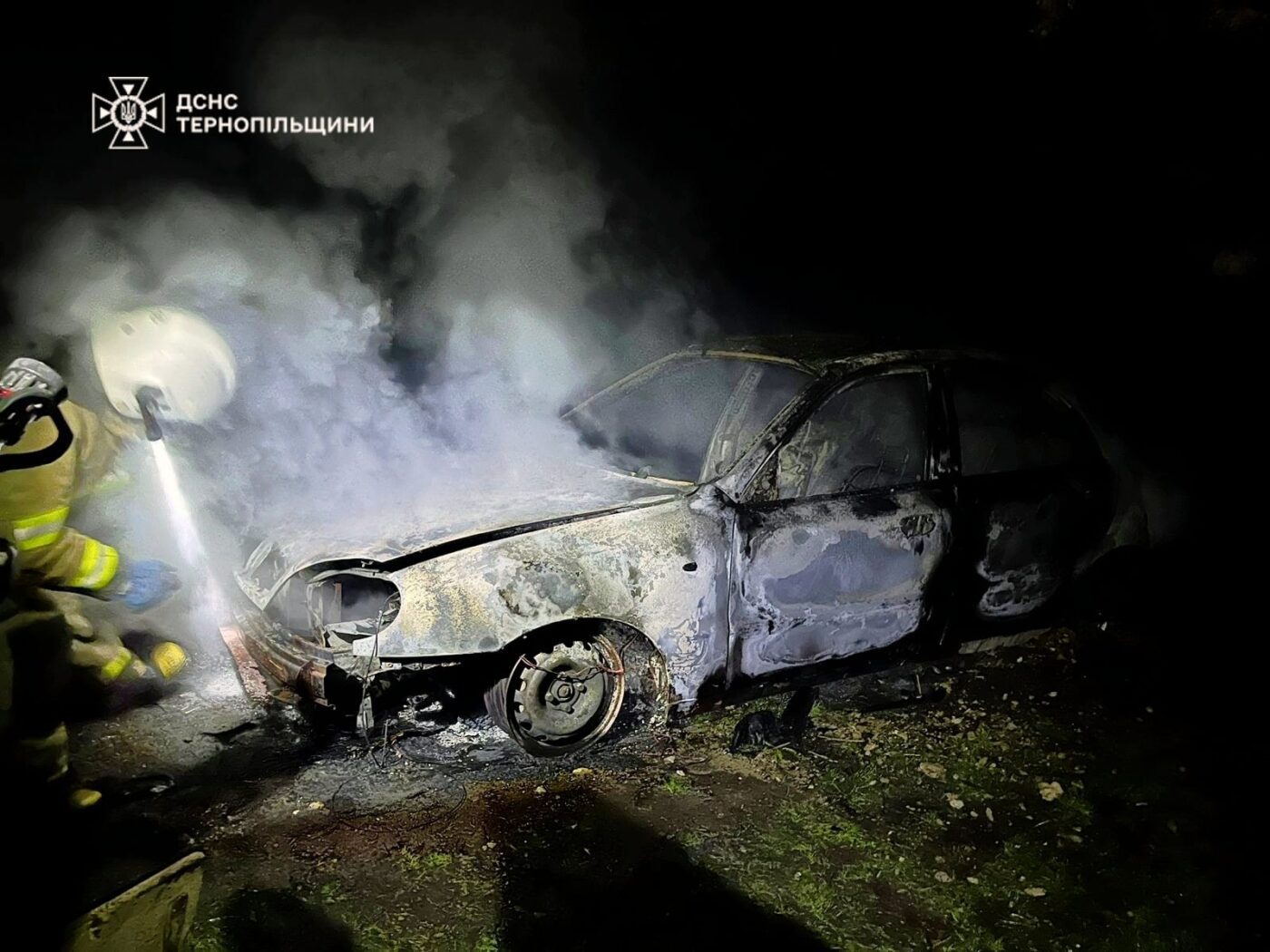 На Тернопільщині під час пожежі автомобіля загинув чоловік