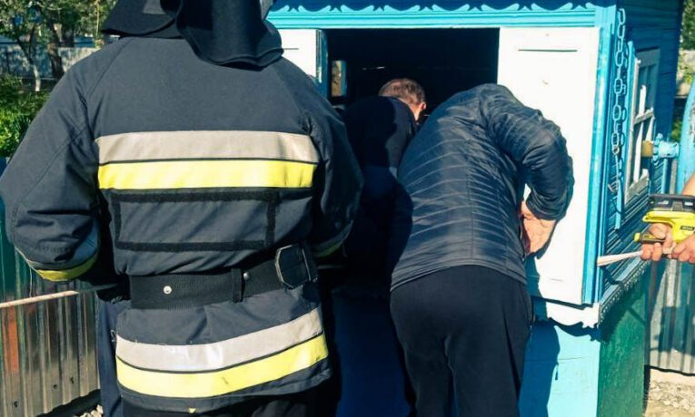 У Колиндянській громаді на Тернопільщині співробітники ДСНС врятували 75-річну жінку