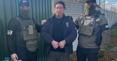 СБУ затримала ексдепутата-зрадника та його спільницю, які наводили російські ракети на Херсон
