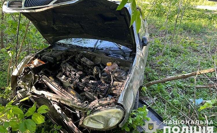 На Тернопільщині водійка на “Ланосі” з’їхала у кювет: травмувався 12-річний хлопчик