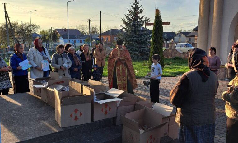 На Козівщині волонтери логістичного центру «Добрий Самарянин» організували «пасхальні набори» для воїнів-захисників
