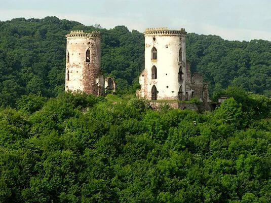 Тернопільщина туристина: Червоногородський замок – містичне місце біля Джуринського водопаду
