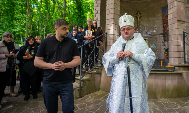 Єпископу-помічнику Тернопільсько-Зборівської архієпархії УГКЦ вручили відзнаку “Золоте серце”