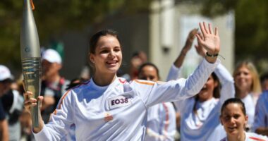 Українська гімнастка пронесла олімпійський вогонь у Марселі