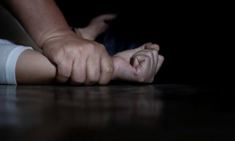 Жителя Тернопільщини засудили за зґвалтування доньки