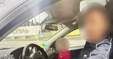 У Тернополі водій перевозив дитину на передньому сидінні