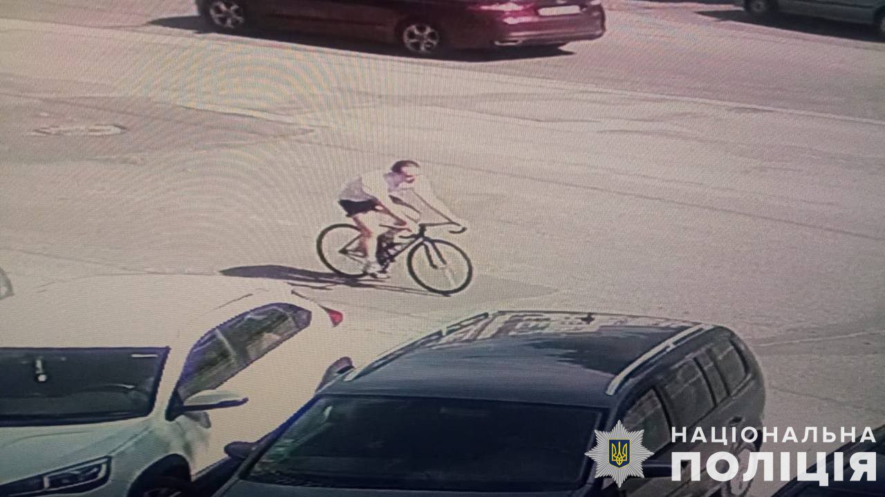 На Руській велосипедист збив молоду жінку: поліція розшукує очевидців ДТП