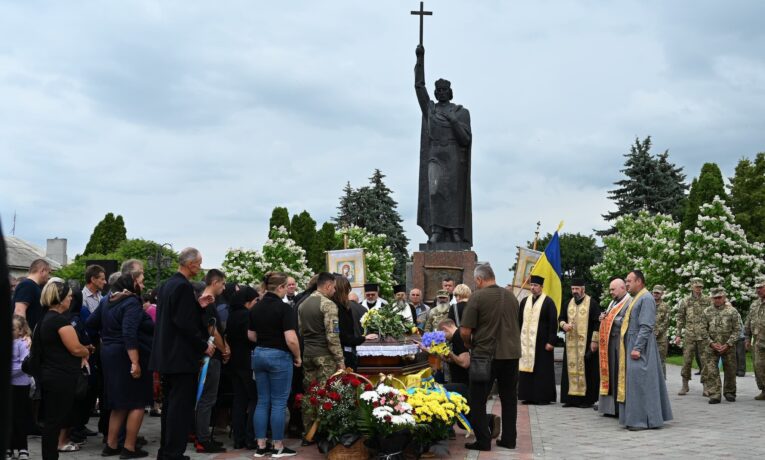 Лановеччина попрощалася з Героєм Дмитром Собчуком