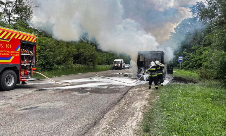 На Тернопільщині вщент згорів рейсовий автобус