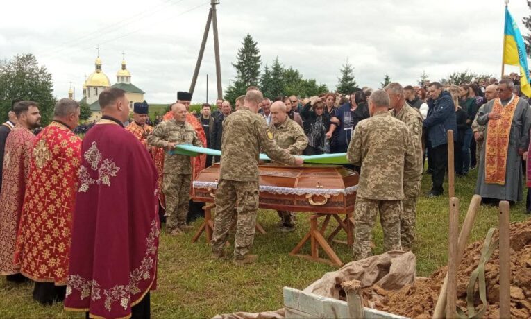 На Тернопільщині попрощалися з військовим Володимиром Новоринським