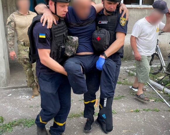 Тернопільські рятувальники допомагають евакуйовувати поранених на Донеччині
