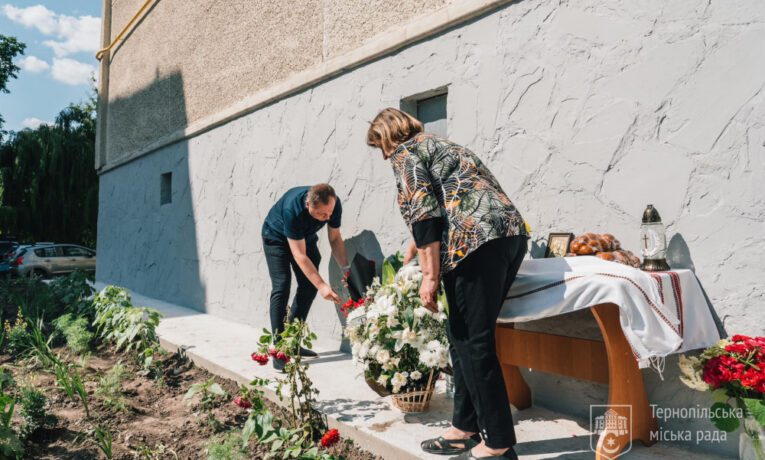 У Тернополі відкрили меморіальну дошку воїну Андрію Побережнику