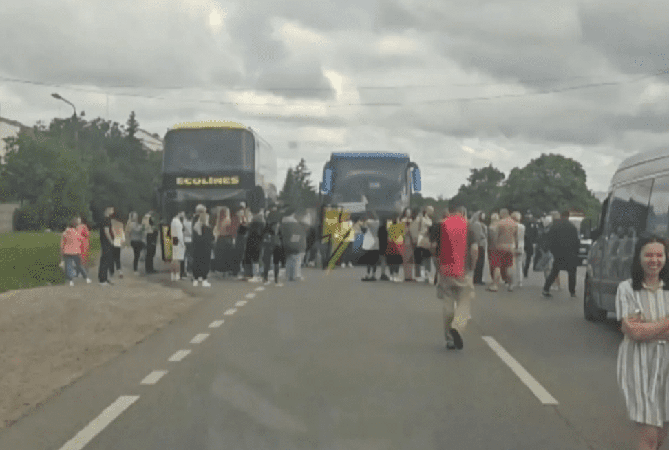 На трасі «Тернопіль—Львів» пасажири блокували рух: працівники ТЦК затримали водія