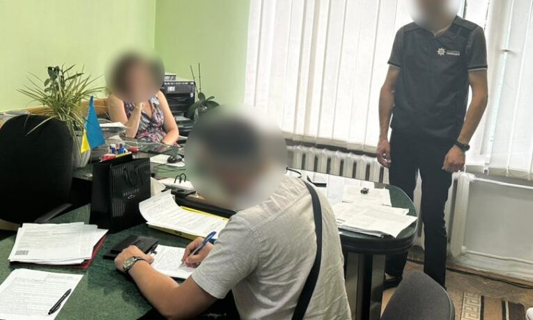 На Тернопільщині на хабарі викрили депутатку, заступника міського голови, старосту села та директора підприємства