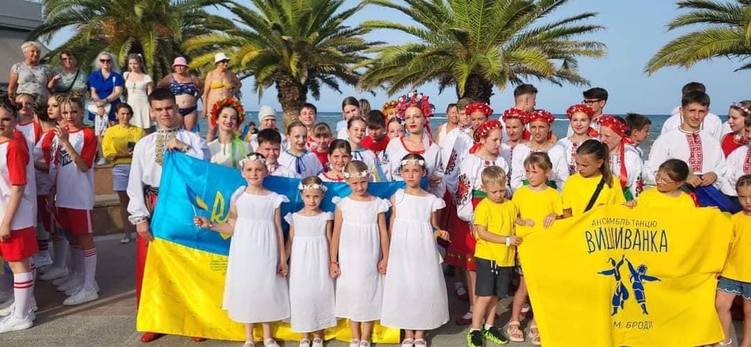 «Привезли дві перемоги у Шумську громаду»: ансамбль танцю «Тополина» виборов нагороди у Греції