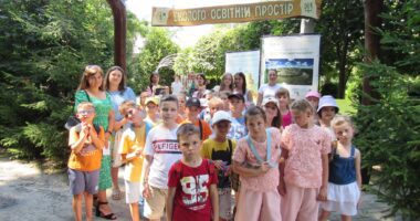 «Веселі канікули з Богом» у Дністровському каньйоні: для дітей влаштували розваги