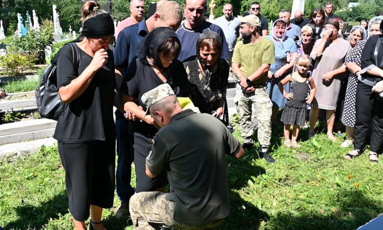 На Тернопільщині попрощалися із захисником України Василем Бригадиром