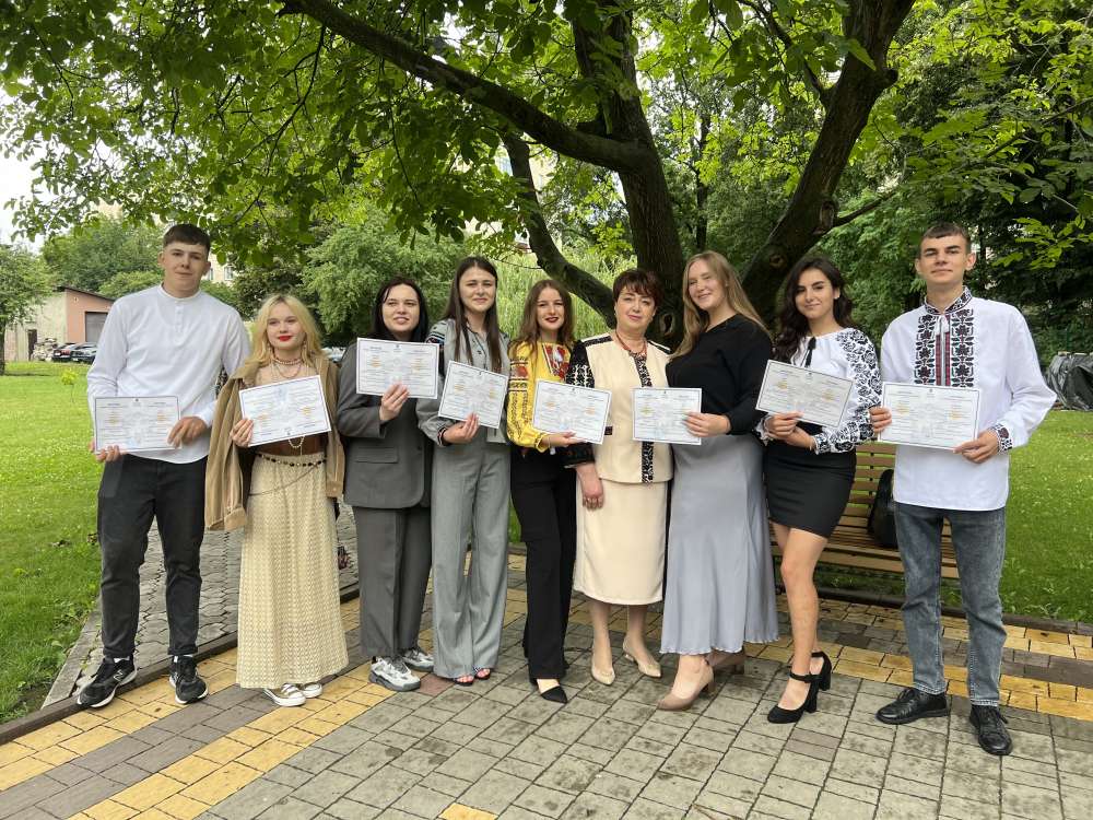 246 студентів Тернопільського Галицького коледжу отримали дипломи про успішне завершення освіти