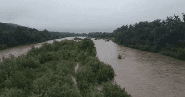 Може бути небезпечно: на Тернопільщині попереджають про розливи річок