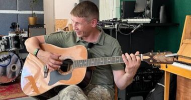 “Граєш і не думаєш про бої”: історія військовослужбовця, гітариста тернопільського рок-гурту