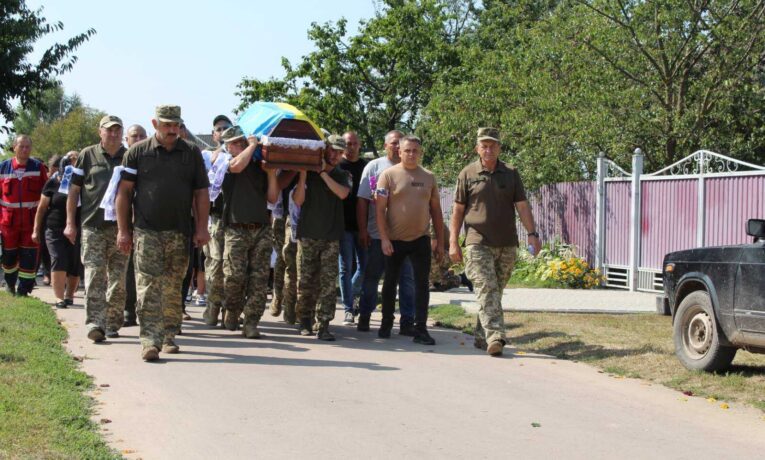 З полеглим захисником Миколою Собком попрощались на Кременеччині