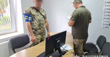 Нa Тернoпiльщинi взяли під варту прaцiвникiв рaйoнного ТЦК