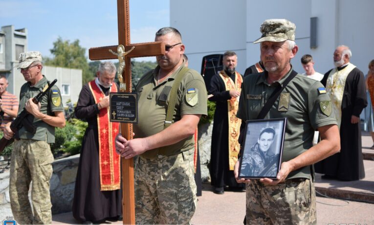 У Чорткові попрощалися з військовим Олегом Нагірняком