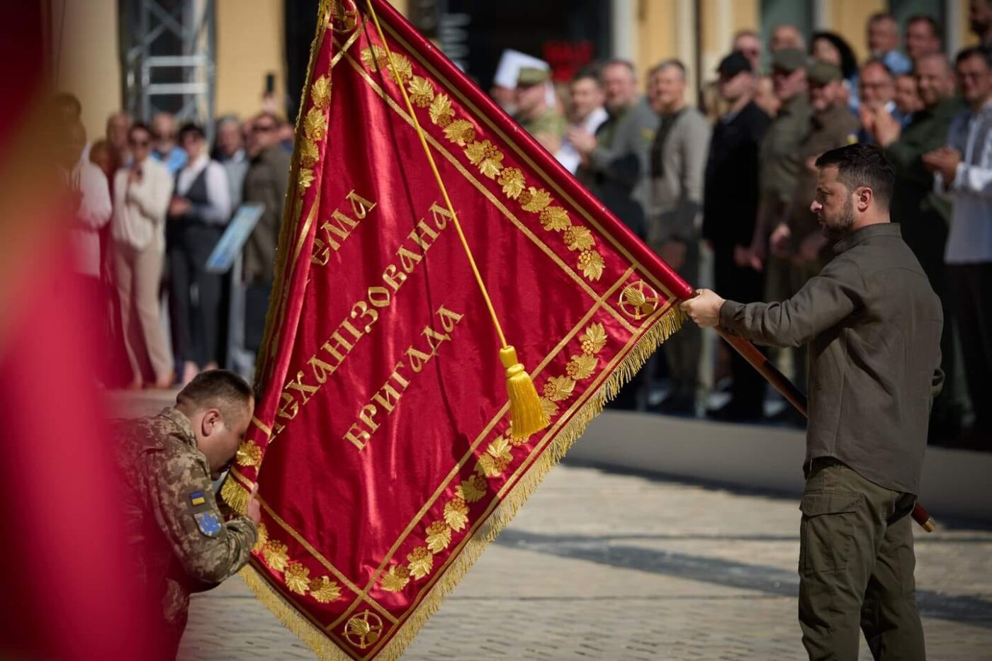 42 ОМБр отримала найвищу відзнаку у День Незалженості – бойовий прапор від Президента