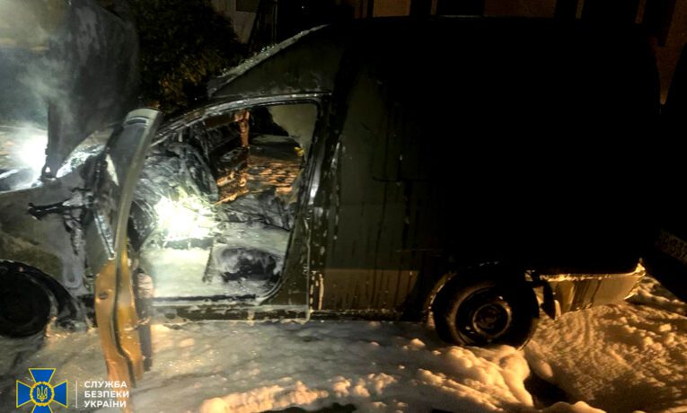 Мешканці Тернополя підпалили військовий фургон за винагороду в 2500 доларі