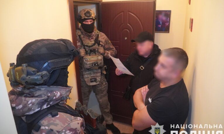 На Тернопільщині судитимуть перевізника, який переправив за кордон 13 військовозобов'язаних під виглядом водіїв