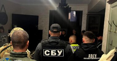 У Тернополі затримали групу, яка заробила мільйони на ухилянтах