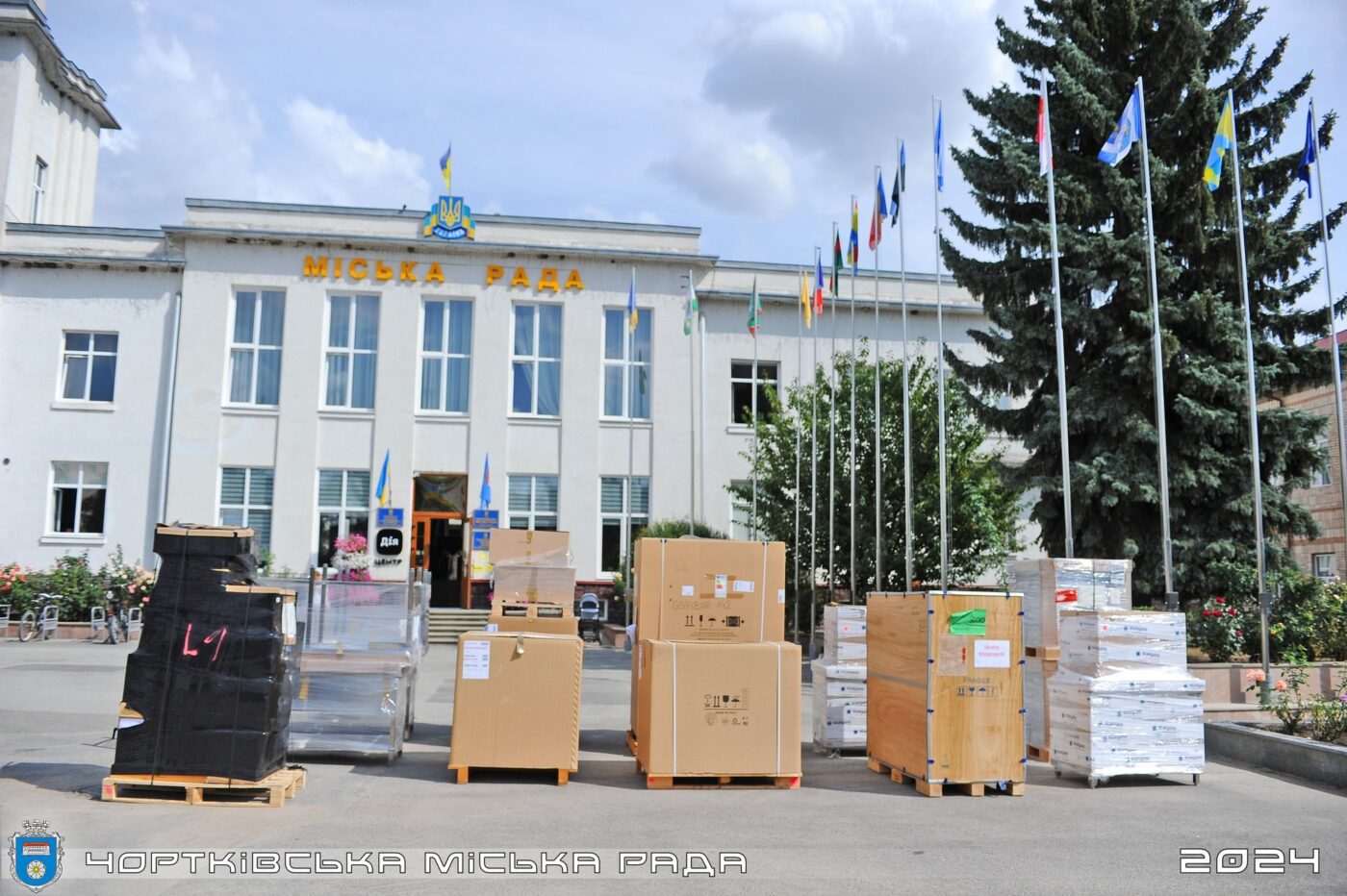 Лікарня і ліцеї Чорткова отримали обладнання з Німеччини