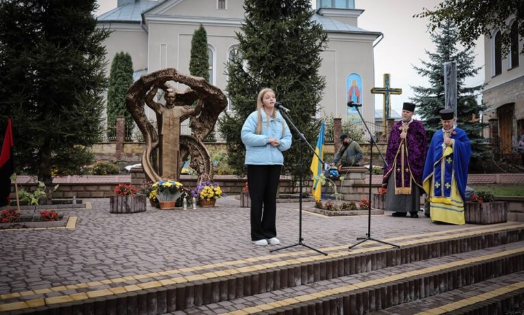 На Тернопільщині вшанували пам’ять автора пісні «Ой у лузі червона калина» Степана Чарнецького