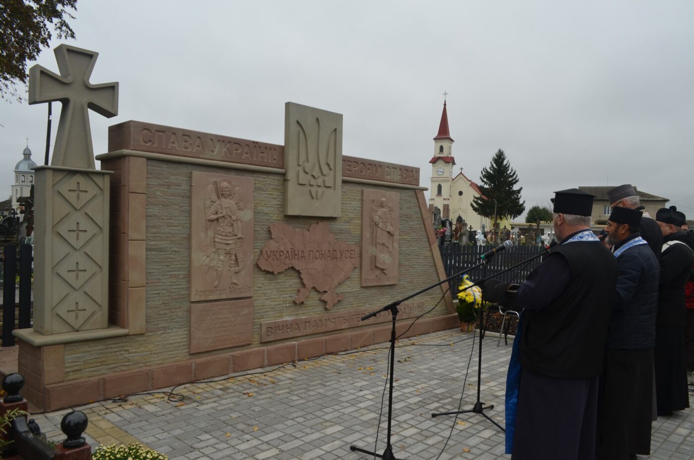 У Білобожниці освятили Пантеон Героїв