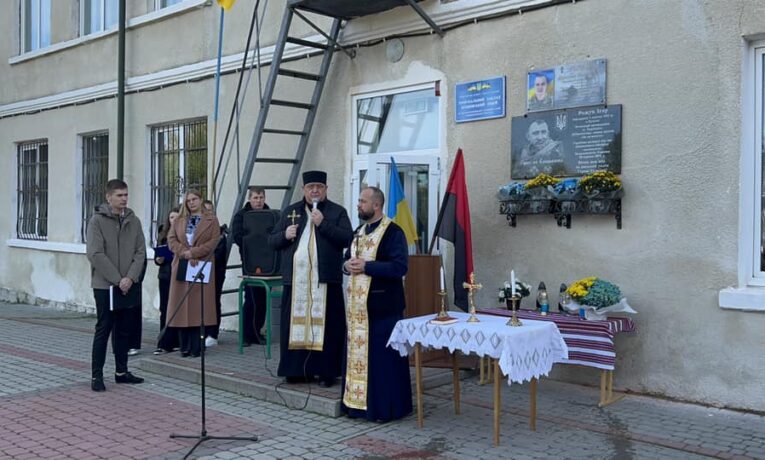 У Великоберезовицькій громаді відкрили меморіальні дошки двом воїнам