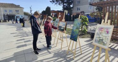 Виставка просто неба: у Шумську відзначили День художника