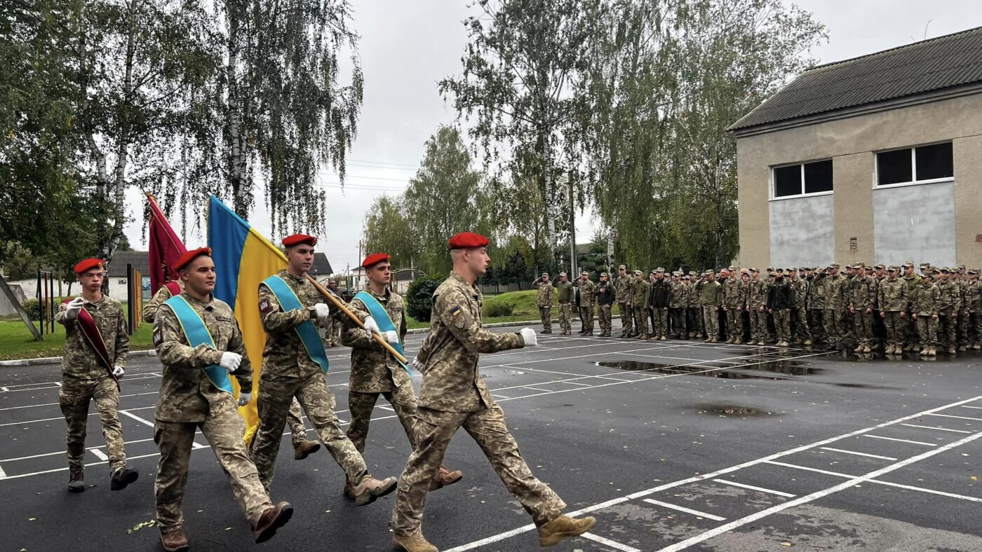 Урочисте шикування з нагоди Дня захисників і захисниць провели в Тернопільському коледжі