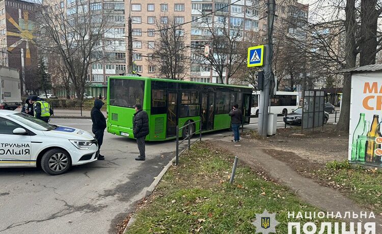 Пасажирський автобус у Тернополі збив 23-річного пішохода