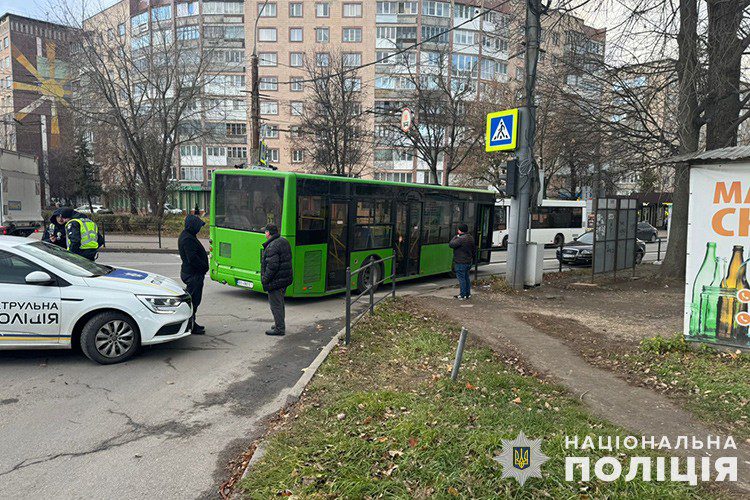 Пасажирський автобус у Тернополі збив 23-річного пішохода