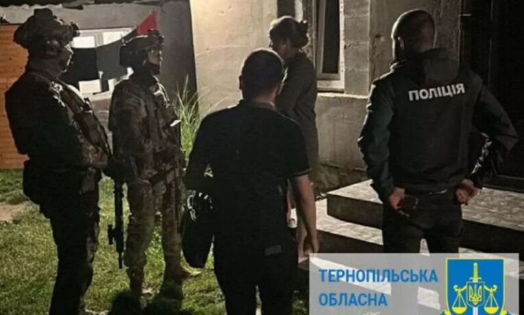 На Тернопільщині чоловіки вимагали неіснуючий борг і погрожували розправою