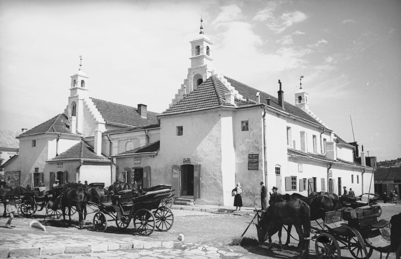 Вулична торгівля в Заліщиках на фото 1930-х