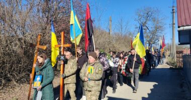 У Заліщицькій громаді в останню дорогу провели воїна Назара Грозовського