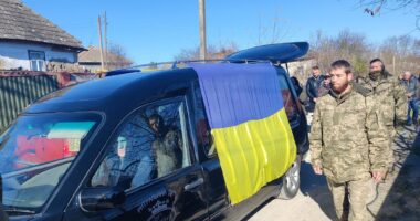 У Заліщицькій громаді в останню дорогу провели воїна Назара Грозовського