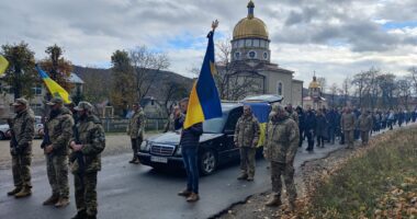 На Тернопільщині попрощалися з військовим Михайлом Поворозником