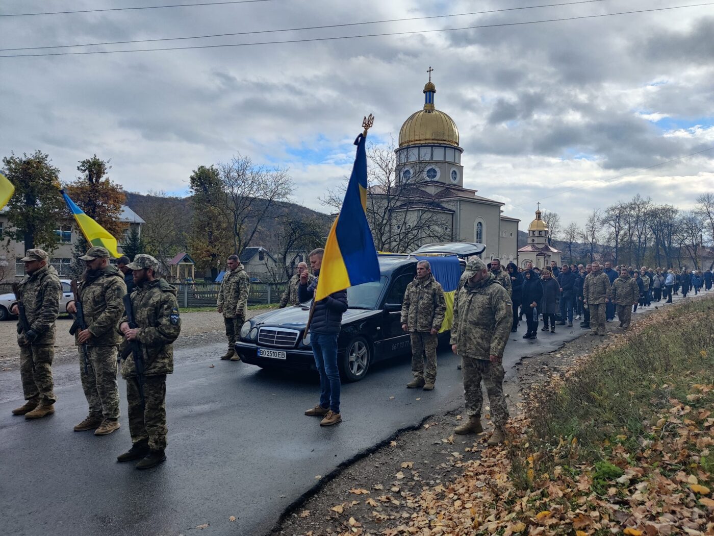 На Тернопільщині попрощалися з військовим Михайлом Поворозником