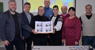 У Ланівцях погасили марку, присвячену дідусеві й бабусі Степана Бандери