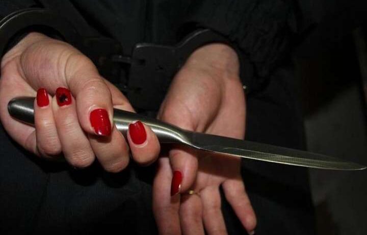 Апеляційний суд залишив без змін вирок жінці, яка у Тернополі на мийці вдарила ножем чоловіка
